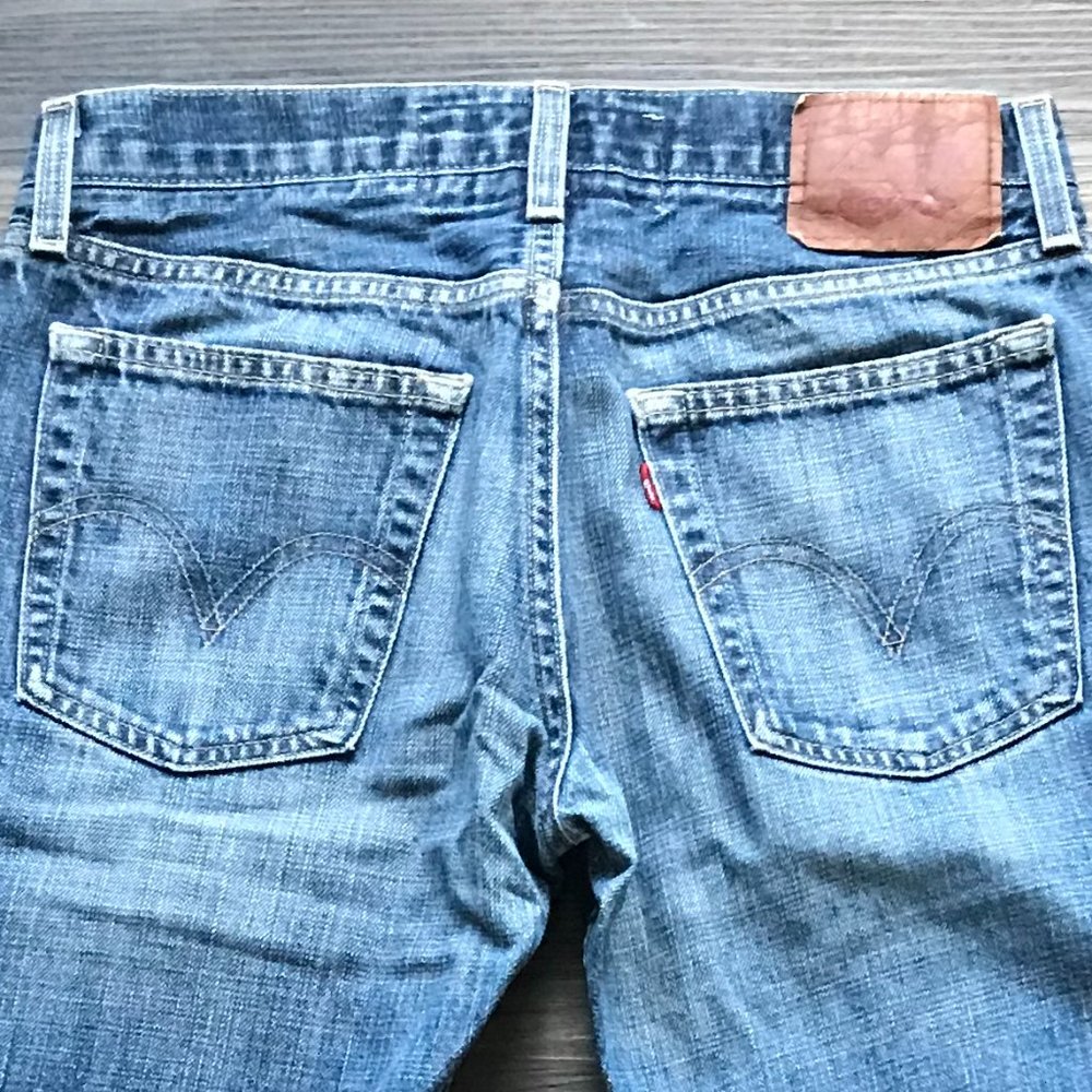 Levis 527